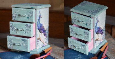 Having fun with serviettes and stencils…